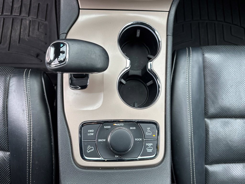 Used 2015 Jeep Grand Cherokee Overland w/ Advanced Technology Group AWD/4WD image 36