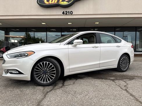 Used 2017 Ford Fusion SE w/ Fusion SE Technology Package FWD image 1