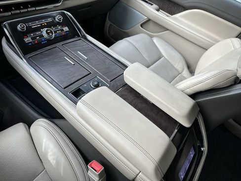 Used 2022 Lincoln Navigator Reserve AWD/4WD image 20