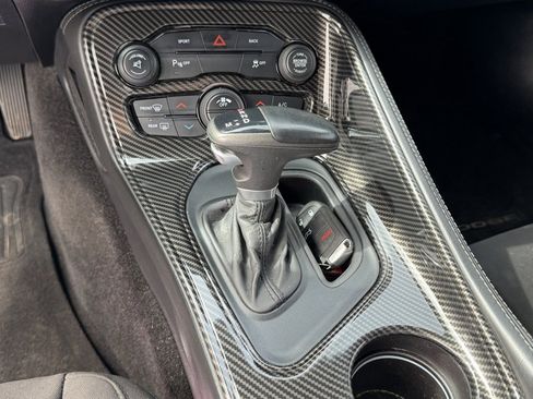 Used 2015 Dodge Challenger SXT image 24