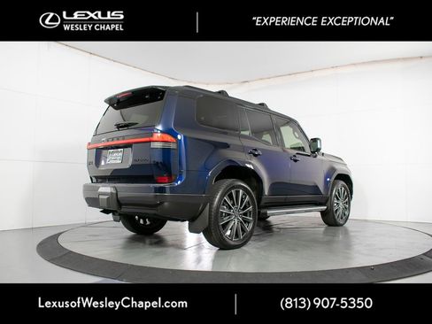 Used 2025 Lexus GX 550 w/ Accessory Package (Z1) image 6