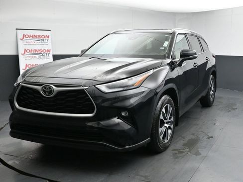 Used 2023 Toyota Highlander XLE image 4