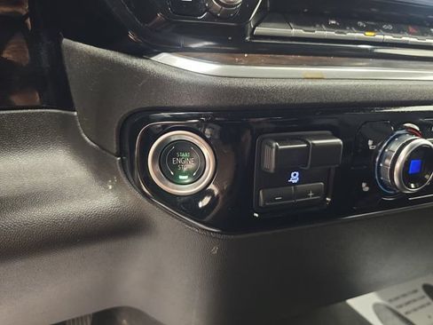 Used 2025 GMC Sierra 1500 SLT AWD/4WD image 27