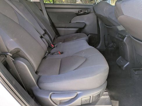 Used 2024 Toyota Highlander LE image 24