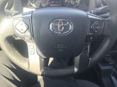 Used 2019 Toyota Tacoma TRD Off-Road w/ Technology Package image 9