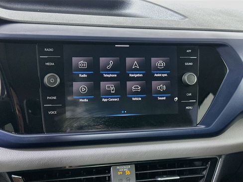 Used 2023 Volkswagen Taos SE w/ Panoramic Sunroof Package FWD image 19