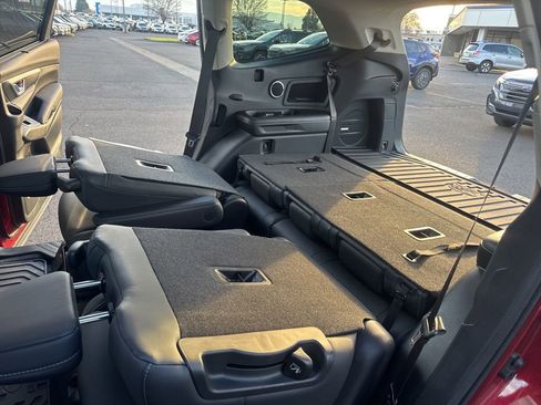 Certified 2025 Subaru Ascent Limited w/ Popular Package #2 image 18