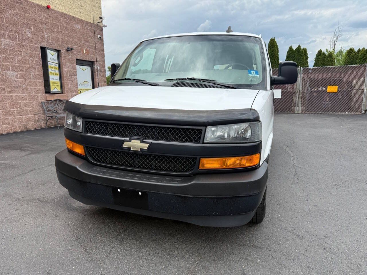 Used 2018 Chevrolet Express 2500 RWD image 5