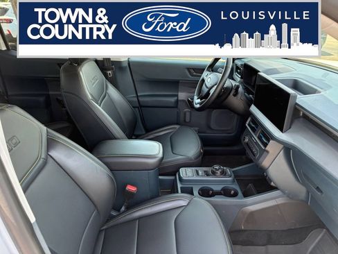 Used 2025 Ford Maverick Lobo AWD/4WD image 23