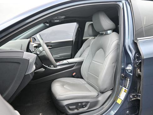 Used 2022 Toyota Avalon Limited image 17