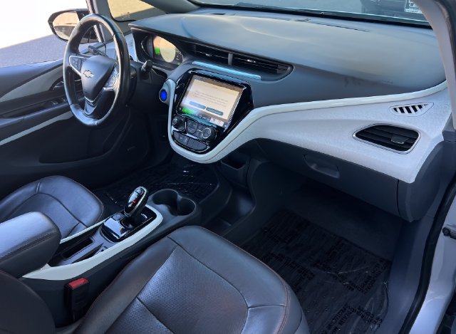 Used 2020 Chevrolet Bolt Premier w/ Infotainment Package FWD image 37