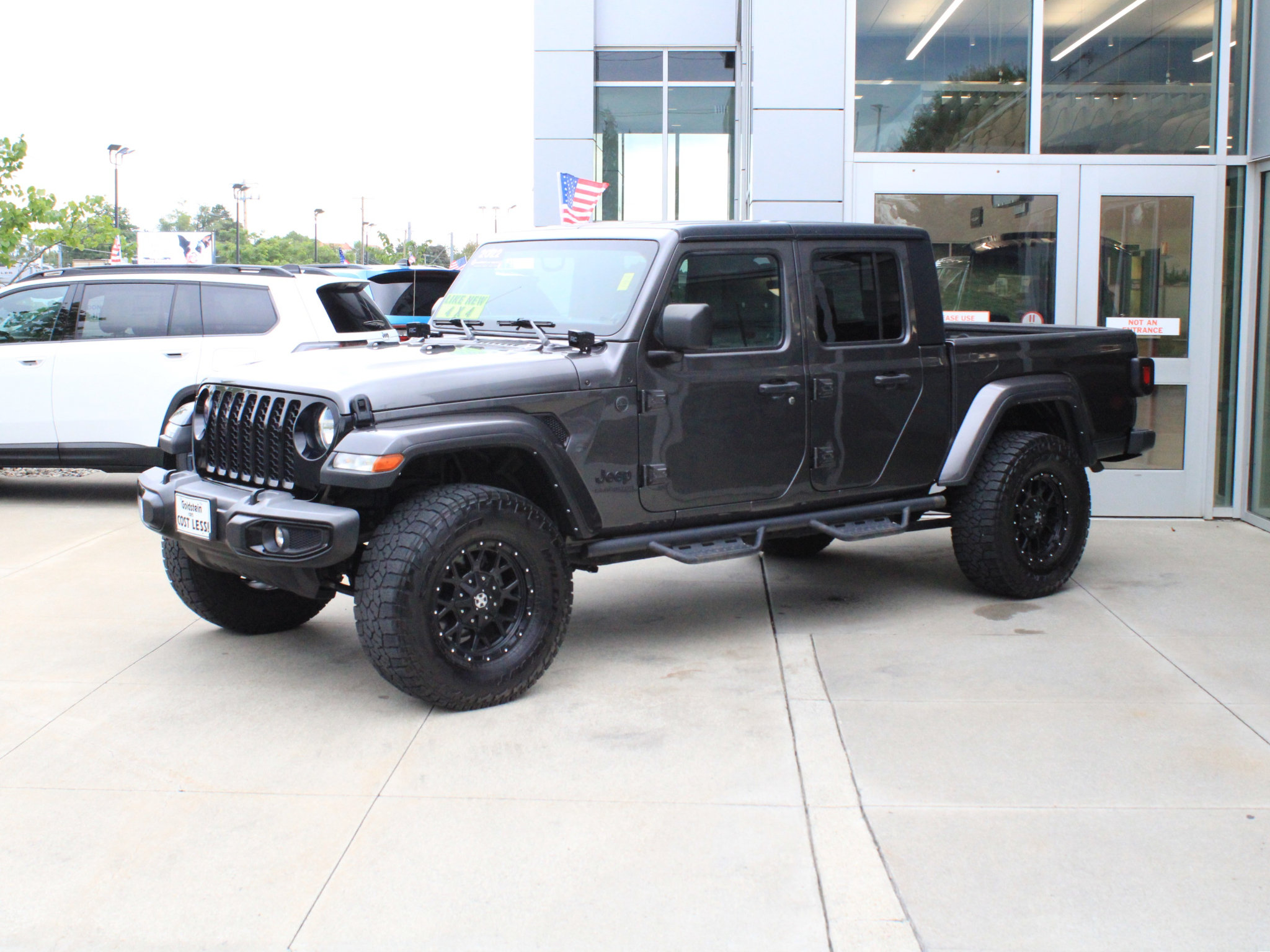 Used 2022 Jeep Gladiator Sport AWD/4WD image 3