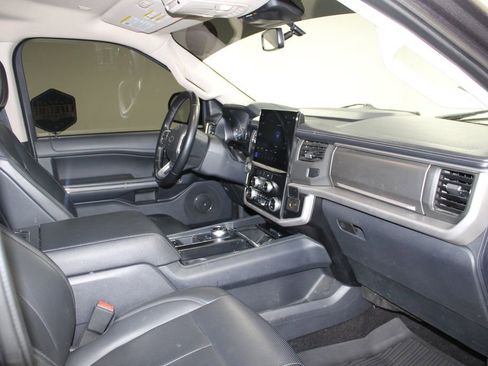 Used 2023 Ford Expedition XLT image 31