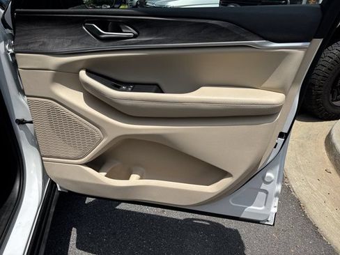 Certified 2024 Jeep Grand Cherokee Limited w/ Black Appearance Package RWD image 16