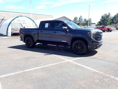 Used 2022 GMC Sierra 1500 Elevation w/ LPO, Elevation Black Package AWD/4WD image 6