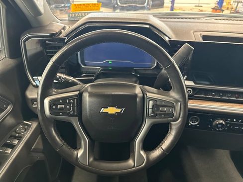 Used 2022 Chevrolet Silverado 1500 LT AWD/4WD image 7