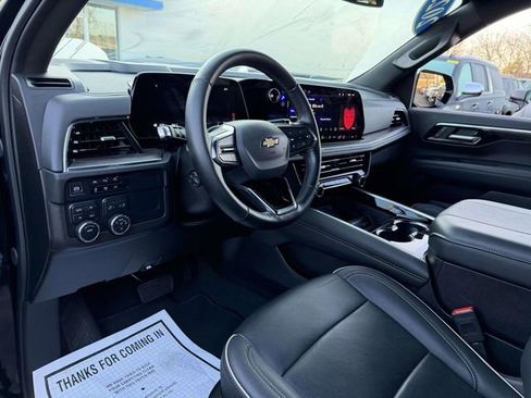 Used 2025 Chevrolet Suburban Premier AWD/4WD image 13