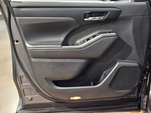 Used 2024 Toyota Highlander XLE image 20