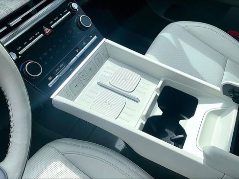 Used 2025 Hyundai Santa Fe Calligraphy image 15