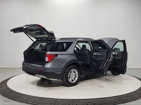 New 2026 Ford Explorer Active RWD image 15