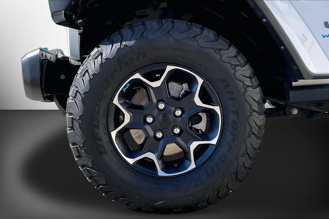 Certified 2023 Jeep Wrangler Unlimited Rubicon 4xe w/ Cold Weather Group AWD/4WD image 32