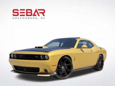 Used 2020 Dodge Challenger R/T RWD image 3