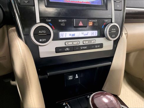 Used 2013 Toyota Camry XLE image 26