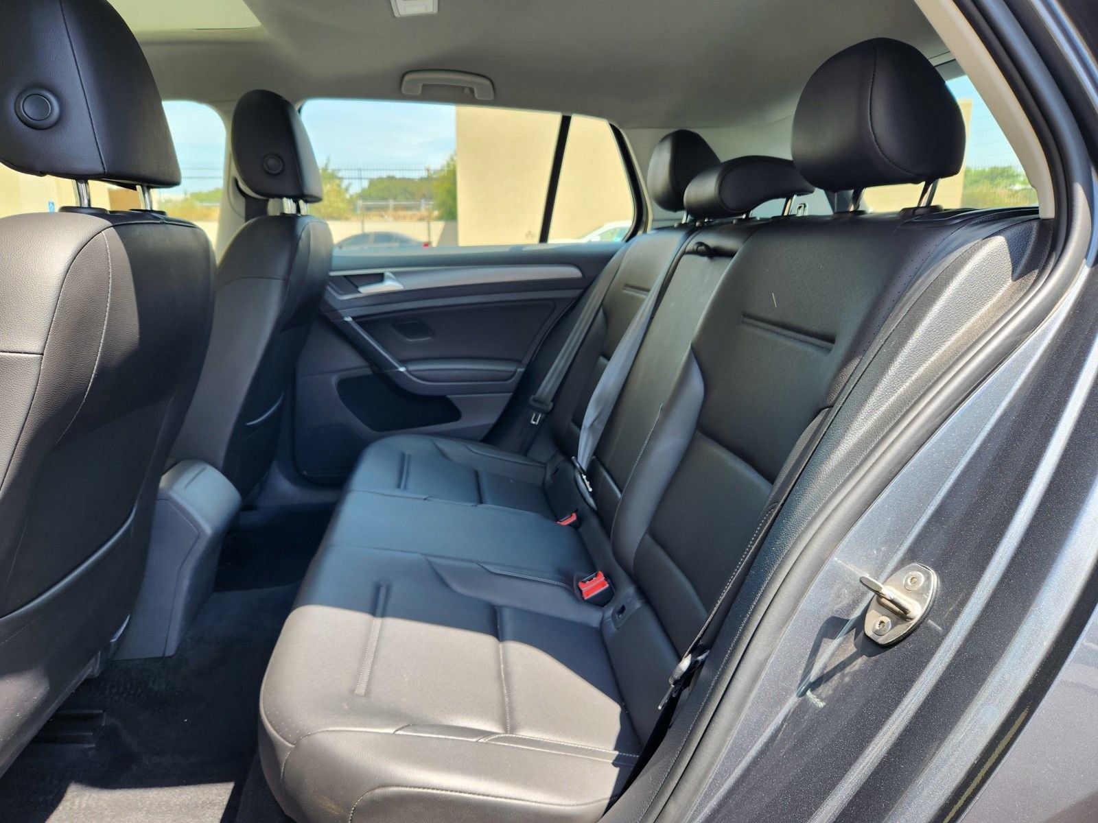 Used 2021 Volkswagen Golf 4-Door FWD image 12