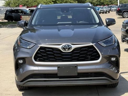 Used 2022 Toyota Highlander XLE FWD image 8