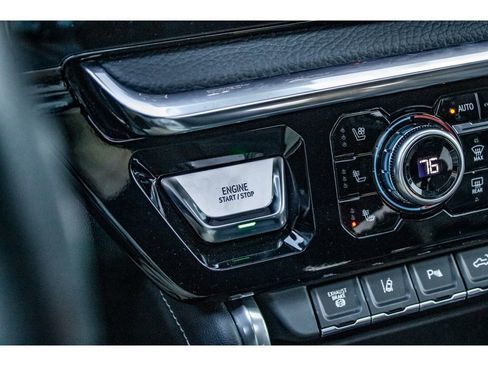 Used 2024 GMC Sierra 2500 Denali w/ Technology Package image 33