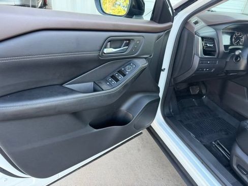 Used 2023 Nissan Rogue SL w/ SL Premium Package AWD/4WD image 15