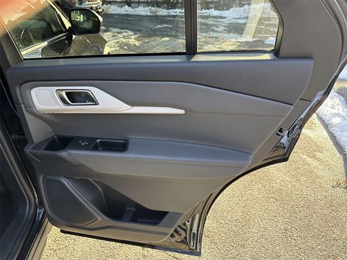 Used 2025 Ford Explorer Active image 27
