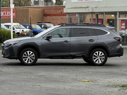 Used 2025 Subaru Outback Premium image 7