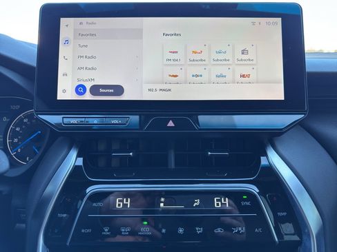 Certified 2024 Toyota Venza Nightshade image 17