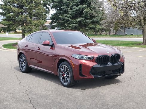 Certified 2024 BMW X6 xDrive40i w/ Premium Package image 4