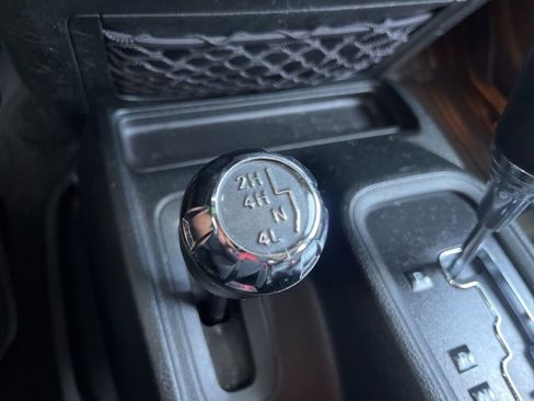 Used 2017 Jeep Wrangler Unlimited Sahara w/ Connectivity Group image 37