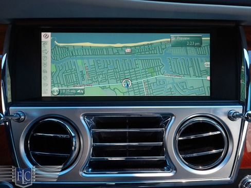 Used 2016 Rolls-Royce Dawn RWD image 28