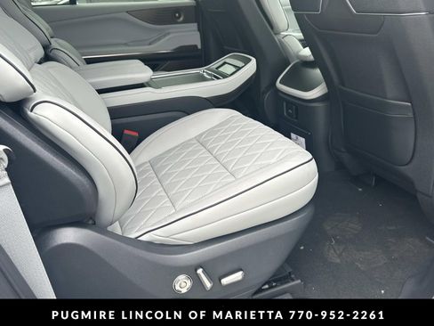 New 2026 Lincoln Navigator L Black Label AWD/4WD image 33