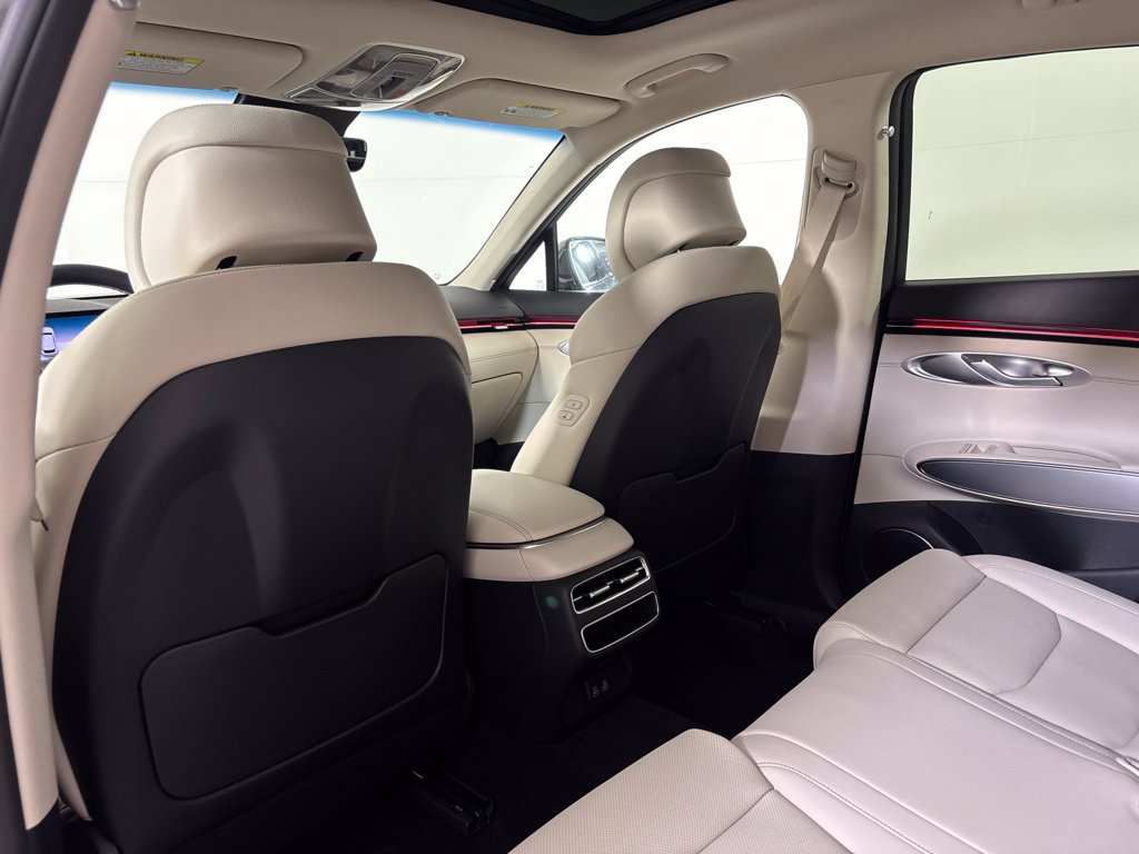 New 2027 Genesis GV70 2.5T Select AWD/4WD image 19