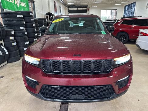 Used 2023 Jeep Grand Cherokee Limited w/ Black Appearance Package AWD/4WD image 2