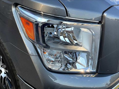 Used 2024 Nissan Titan SV w/ Accessory Utility Package image 51