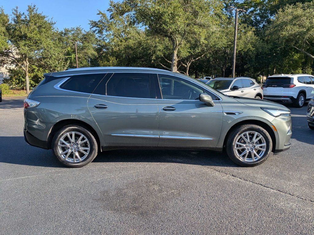 Used 2023 Buick Enclave Essence w/ Experience Buick Package FWD image 3