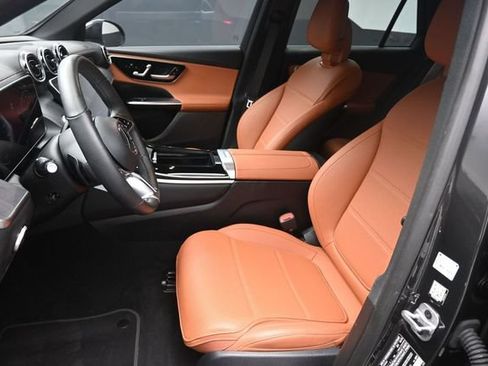 Used 2025 Mercedes-Benz GLC 300 image 18