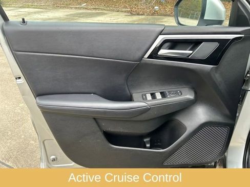 Used 2024 Mitsubishi Outlander SE image 11