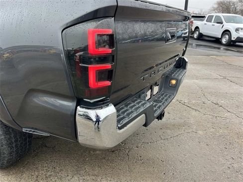 Used 2021 Toyota Tacoma SR5 image 11