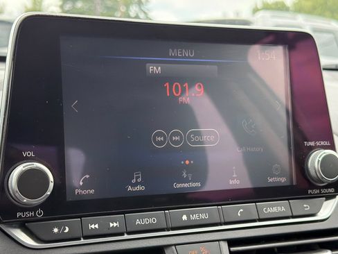 Used 2024 Nissan Altima 2.5 SV FWD image 19