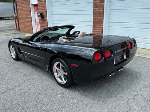 Used 2002 Chevrolet Corvette Convertible w/ Preferred Equipment Group1 image 21
