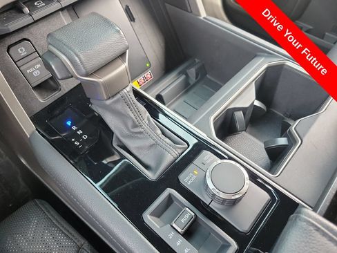 Used 2025 Toyota Tundra Limited AWD/4WD image 13