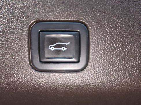 Used 2021 GMC Yukon Denali w/ Denali Ultimate Package image 18