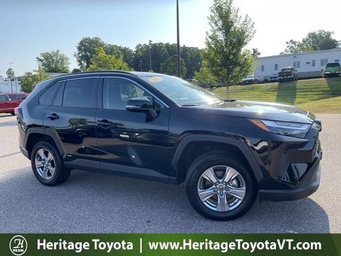 Used 2025 Toyota RAV4 XLE AWD/4WD image 1